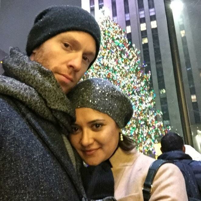 Mariana and Brian in front of the Rockefeller Center during the holidays, December 2016
