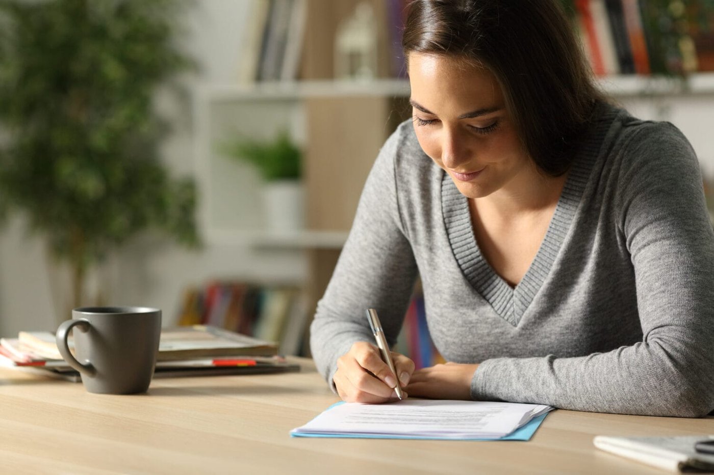A person applying for a B-1/B-2 travel visa.